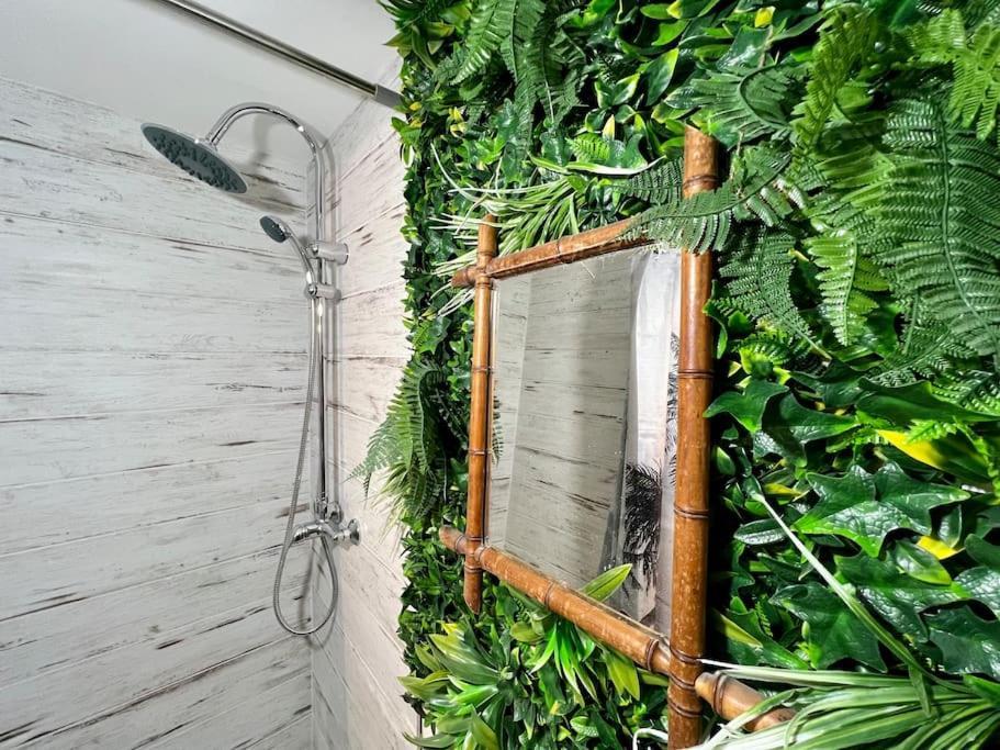 Nuit Dans La Jungle - Love Room Souppes-sur-Loing Extérieur photo